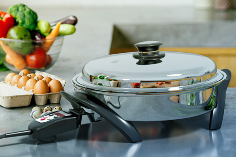 SaladMaster 12 inch Stainless Steel Electric Oil Core Skillet with Cover - Image 2