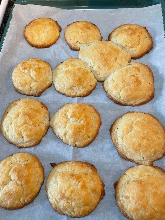Paula Deen’s Sour Cream & Butter Biscuits Paula Deen’s Sour Cream & Butter Biscuits